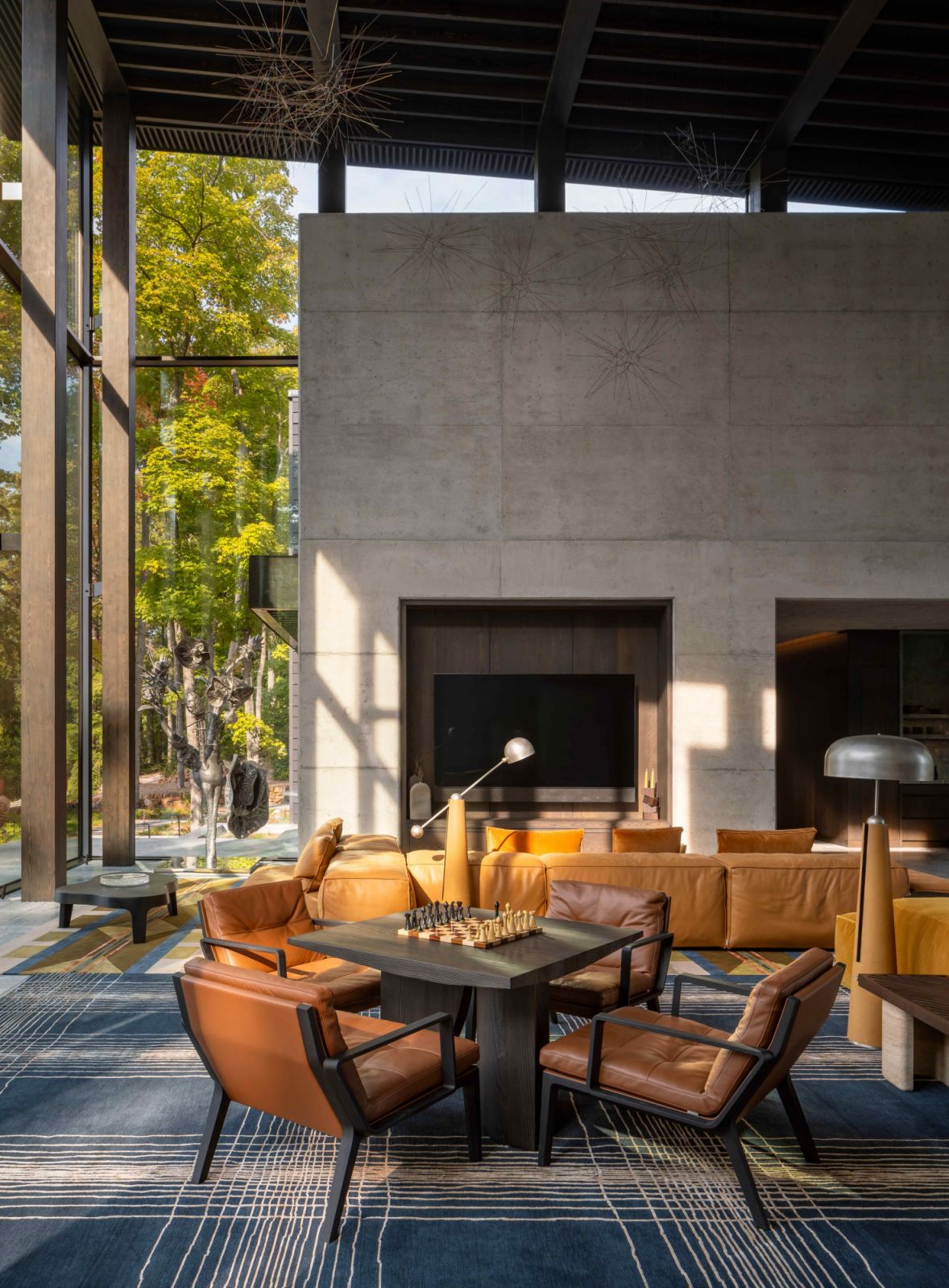 An emphasis on grandeur without sacrificing warmth