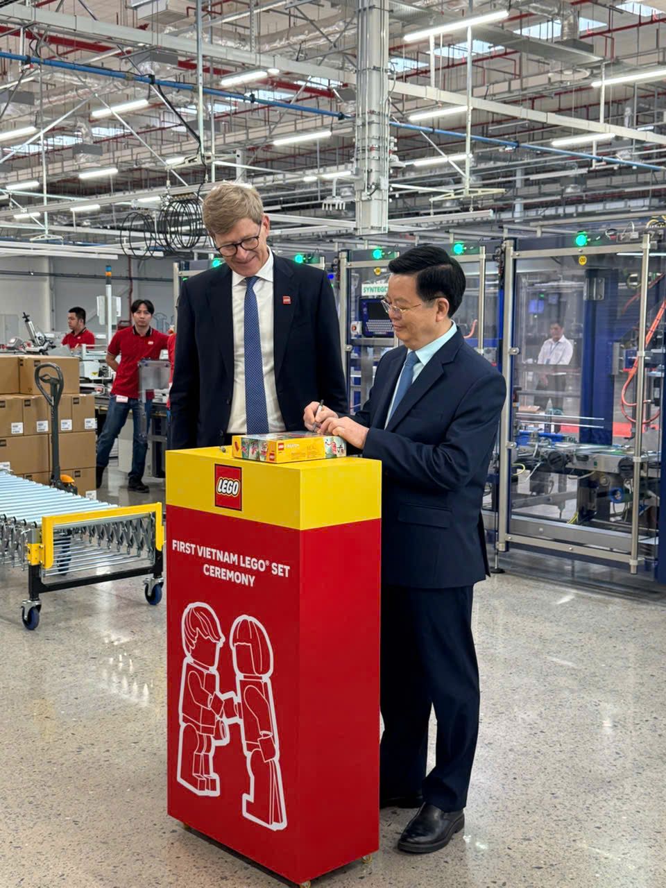 The Deputy Prime Minister signs the inaugural product of the LEGO Manufacturing Vietnam factory. Photo: VGP.