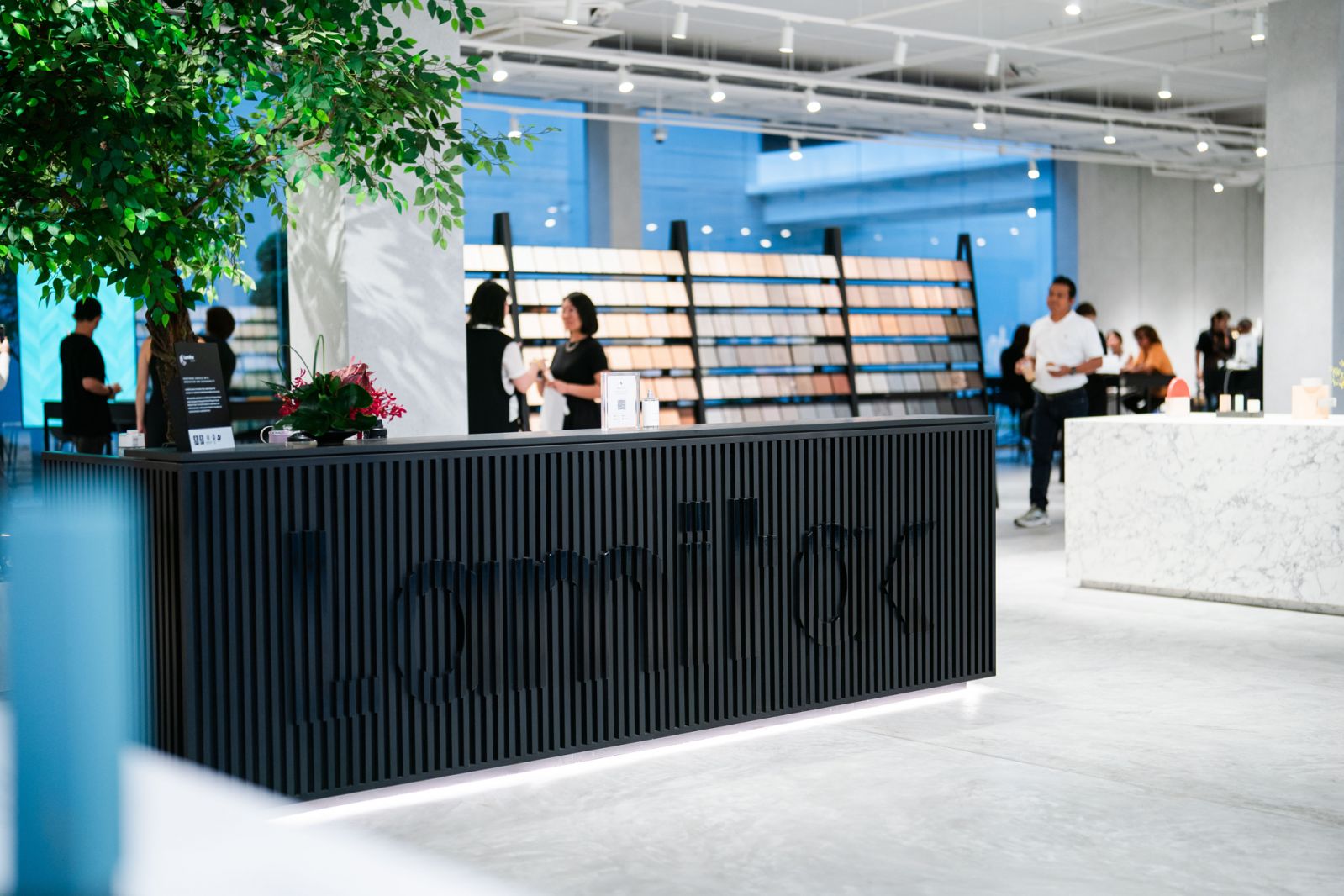Entering the Senoko gallery, the registration counter is the first point of contact
