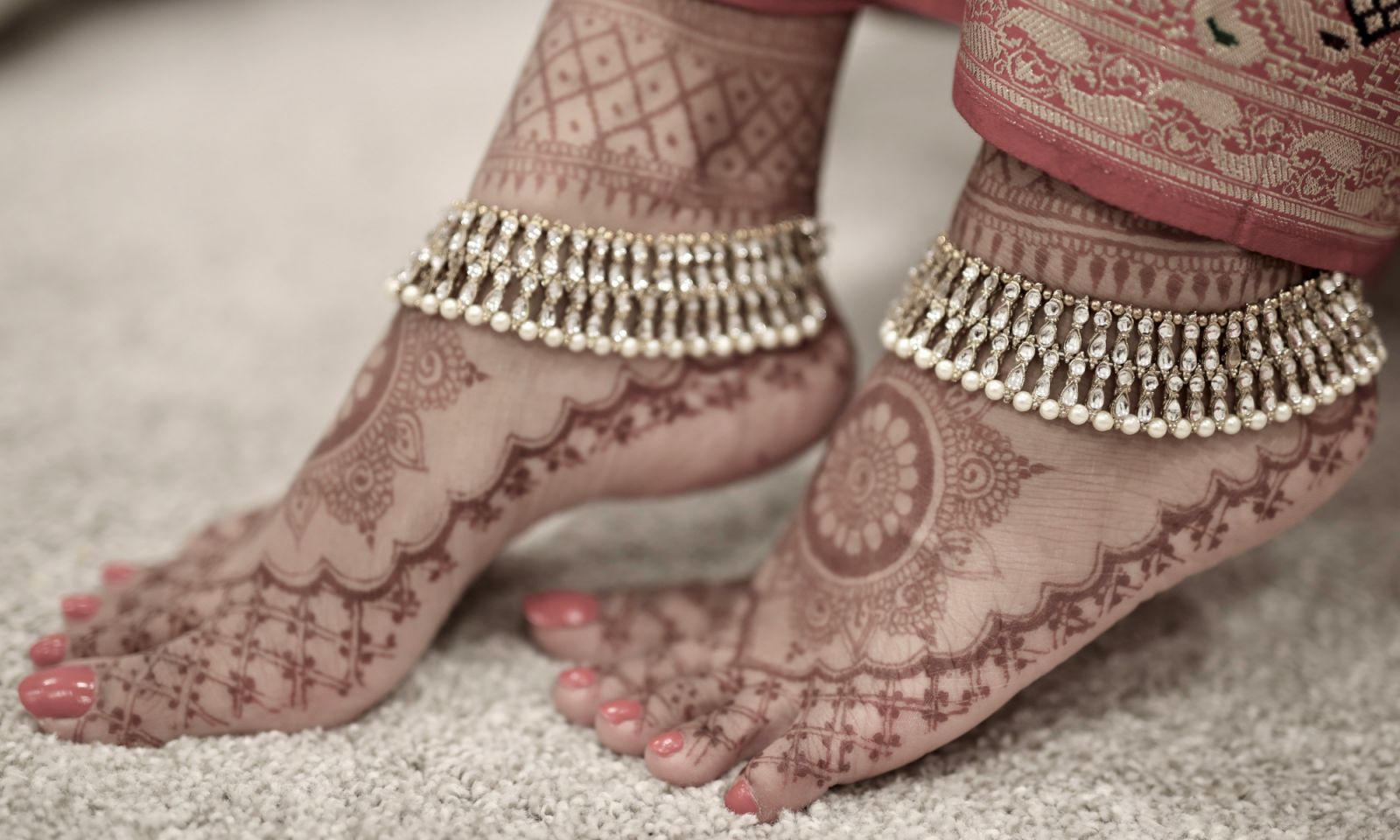 Payal or traditional anklets (Photo: courtesy of Butterfly Flower / Unsplash)