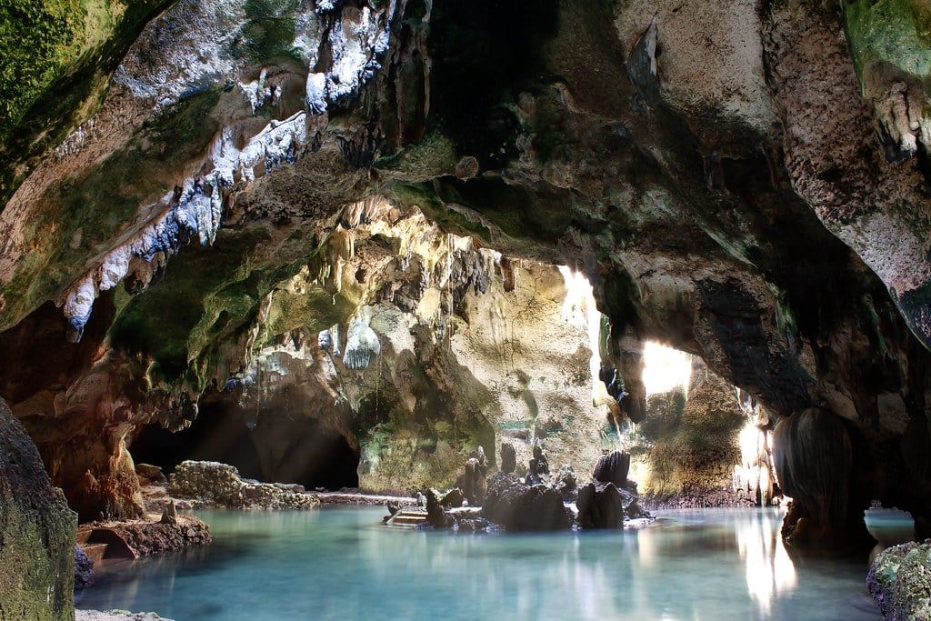 Inside the Bukilat Cave in Cebu (Photo: Flickr/dbgg1979)