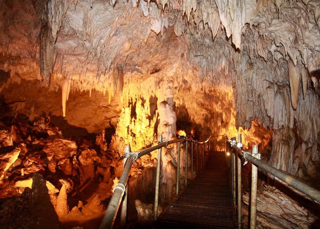 One of the 400+ caves in Mabinay (Photo: Flickr/waysabel)
