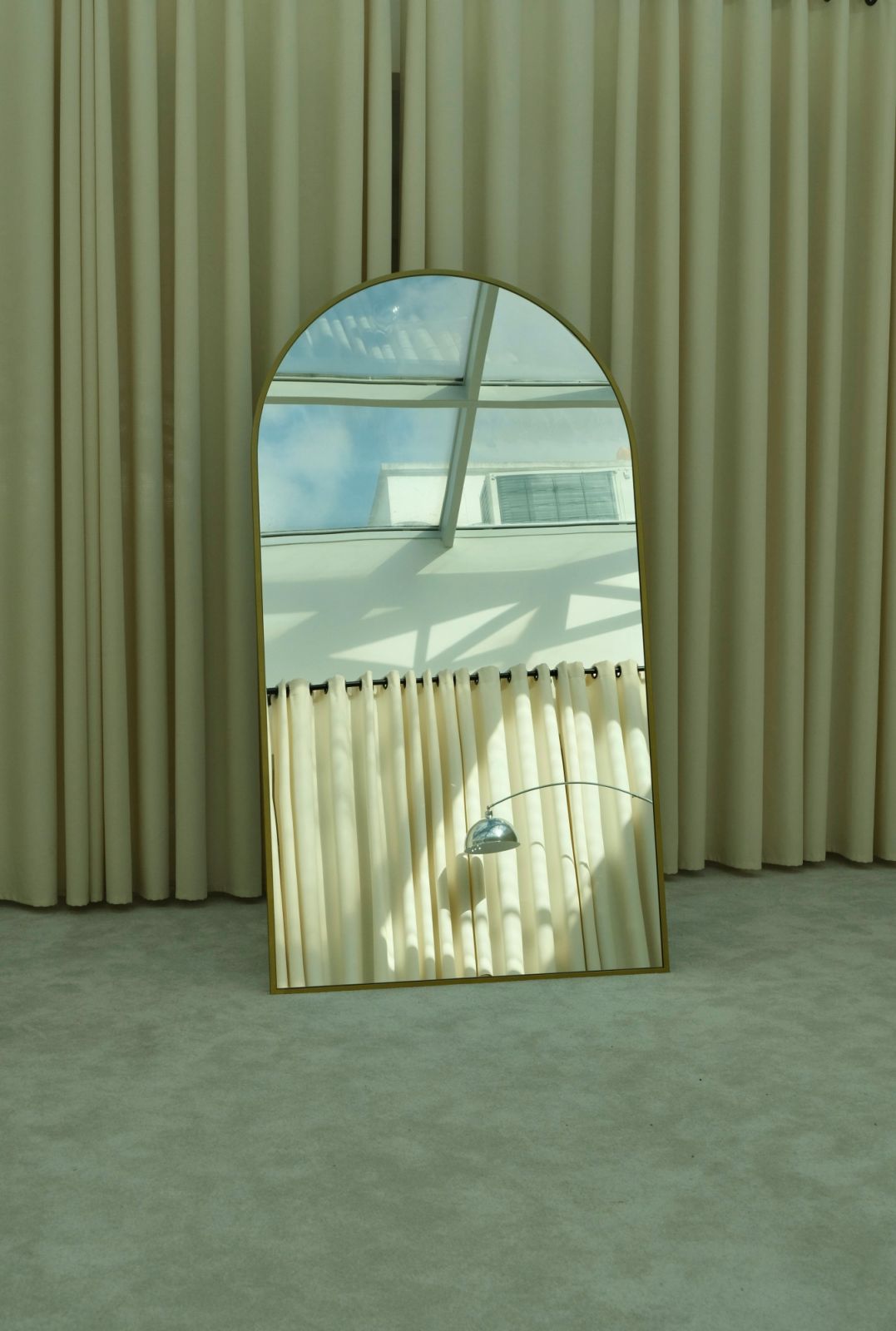 Heat-proof your home by installing thermal curtains (Photo: ELİF GEMİCİ/Pexels)