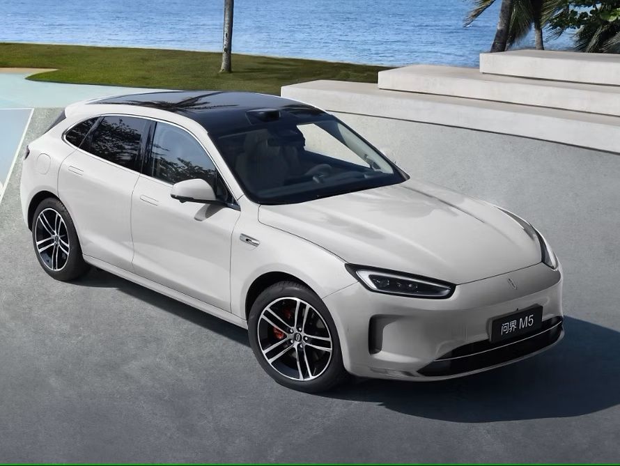 The AITO M5 crossover (Photo: AITO)