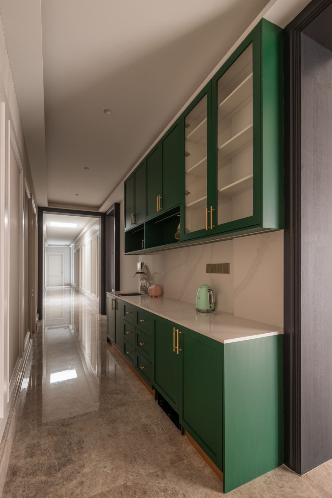 The wet kitchen space features green accents, robust surfaces and powerful Fujioh range hoods that efficiently manage cooking aromas