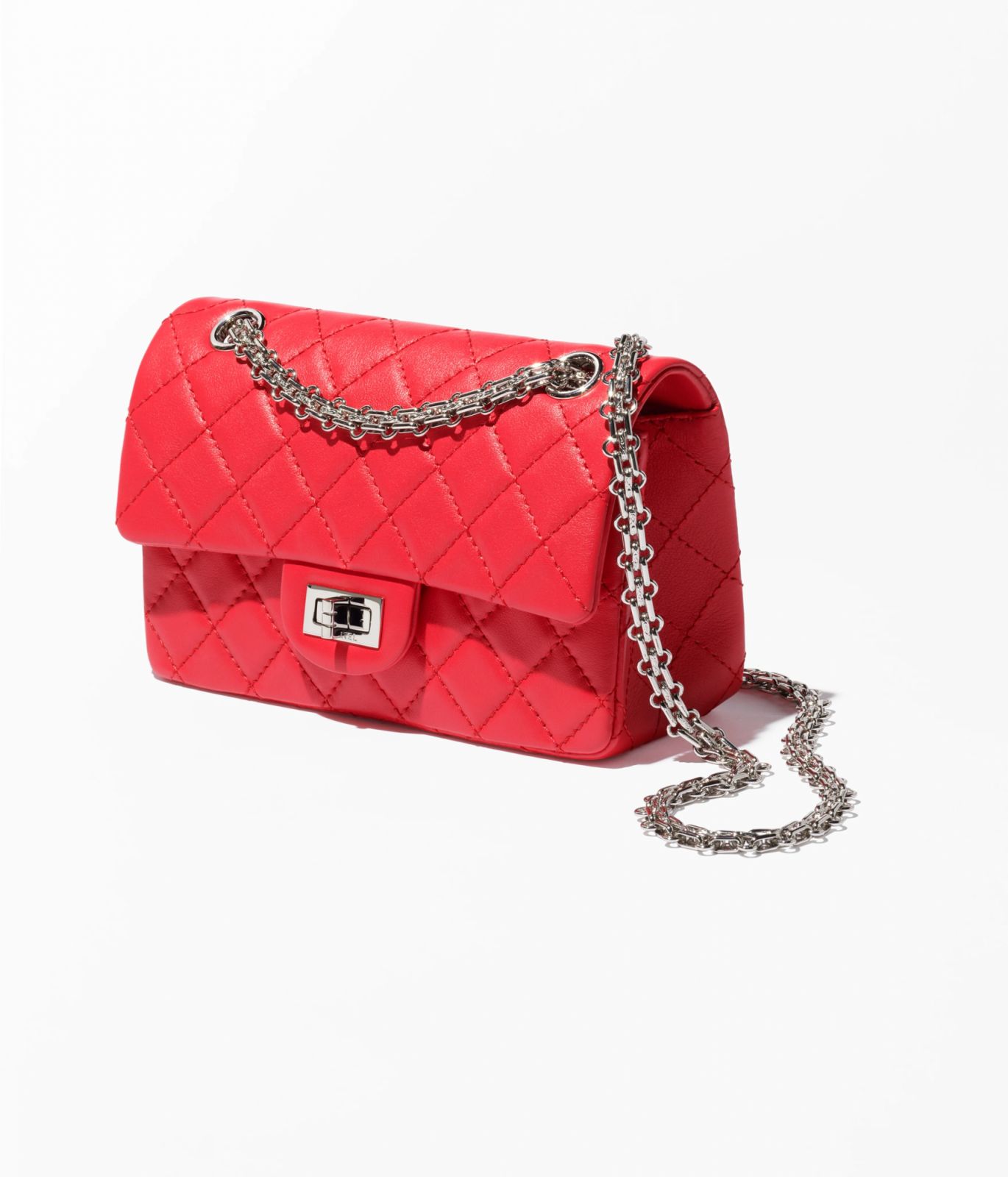 2.55 is more than a fashion piece—it is a statement of freedom and elegance. Photo: Chanel.