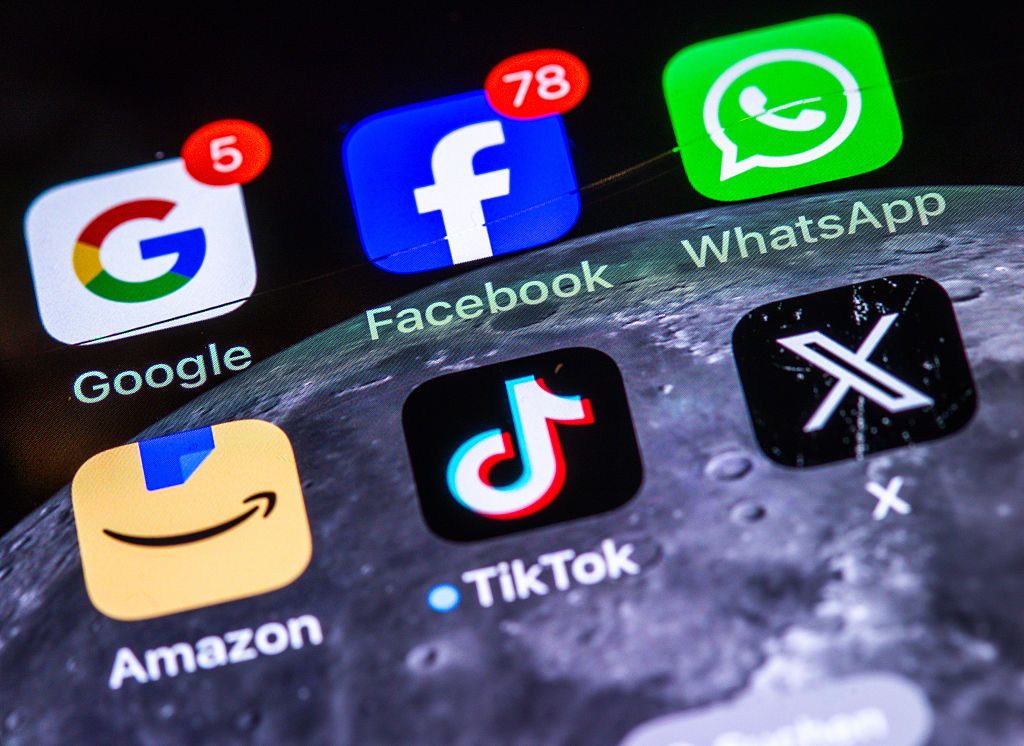 ILLUSTRATION - 10 April 2025, Mecklenburg-Western Pomerania, Schwerin: The apps of various US tech companies, Google, Facebook, WhatsApp, Amazon and X, can be seen on the display of a smartphone together with the Chinese app TikTok. Photo: Jens Büttner/dpa (Photo by Jens Büttner/picture alliance via Getty Images)