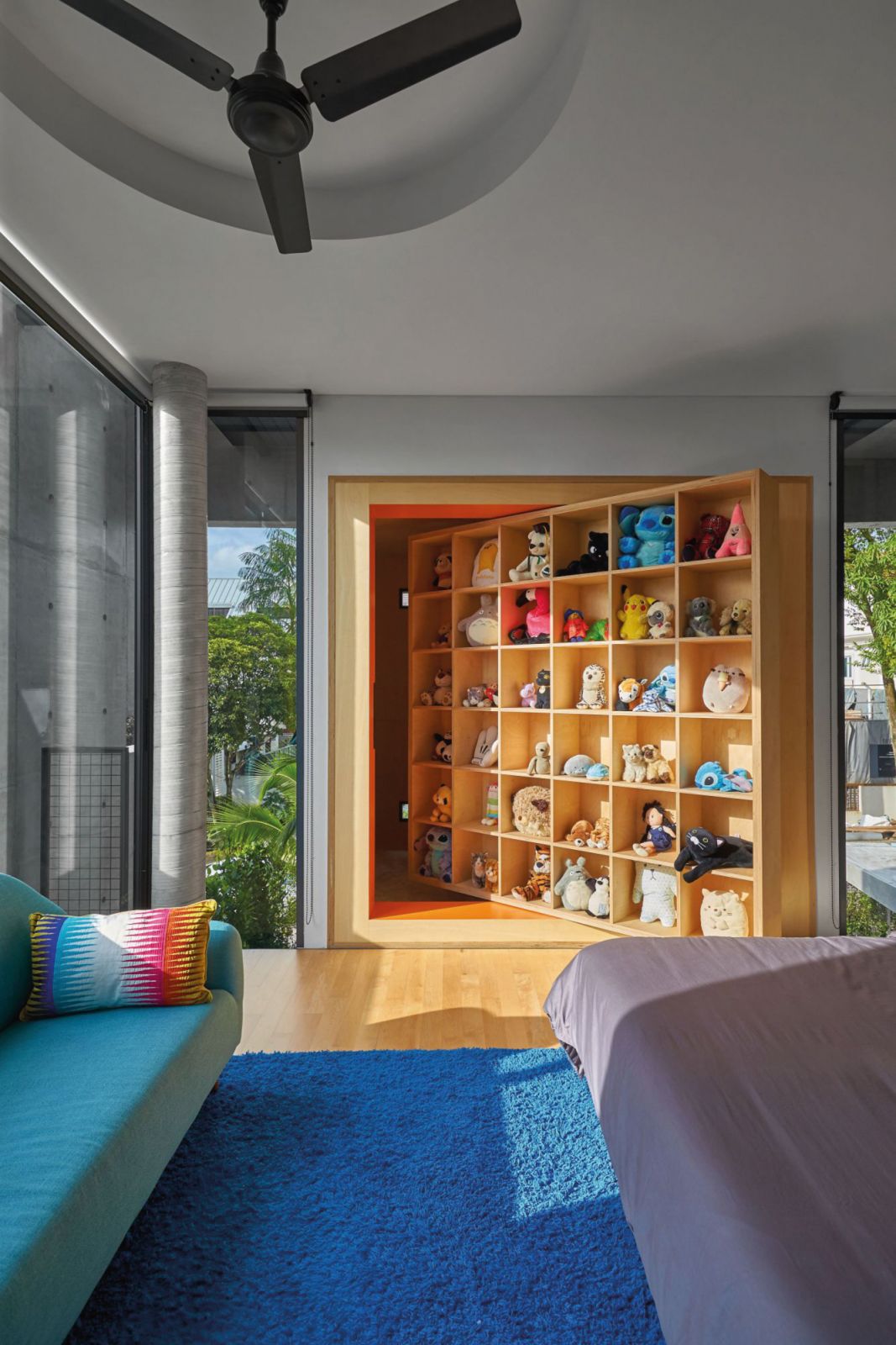 This large display shelf swivels to reveal a private hideaway, dedicated to singing, playing the keyboard and the violin, and other musical pursuits (Photo: Jasper Yu)