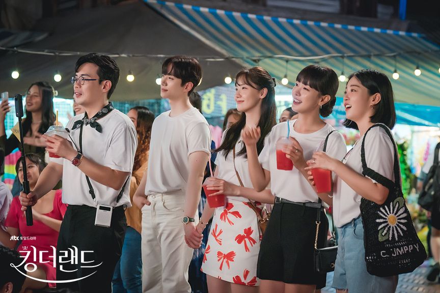 Friends and roomies (Photo: JTBC)