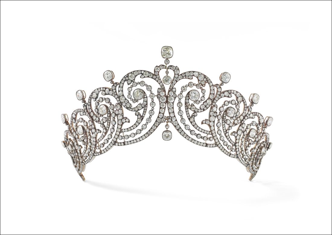 伊莉莎白二世加冕典禮曾出現的皇冠, (Scroll Tiara)(Photo: Cartier)
