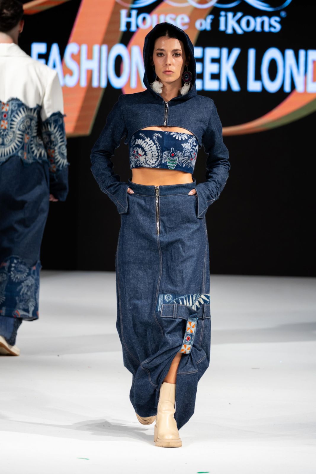 Designer La Pham made a striking impression with the “Mountain Dream” collection, crafted in rich brocade. Photo: NVCC.