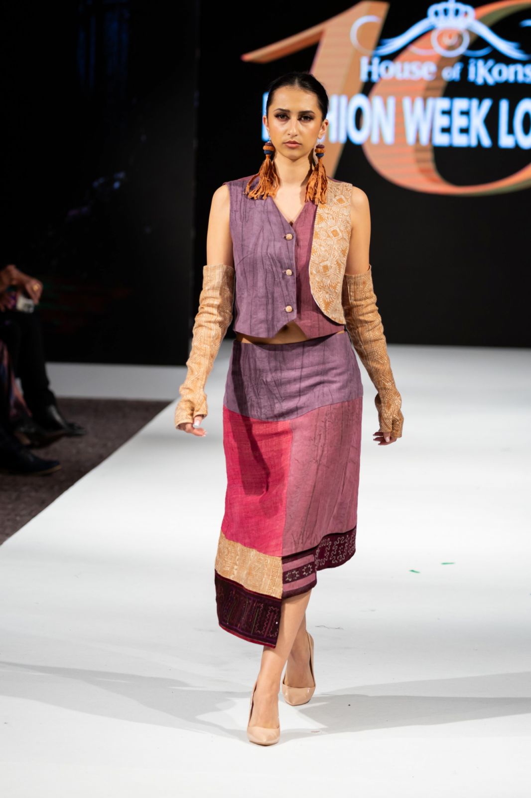 Designer La Pham made a striking impression with the “Mountain Dream” collection, crafted in rich brocade. Photo: NVCC.