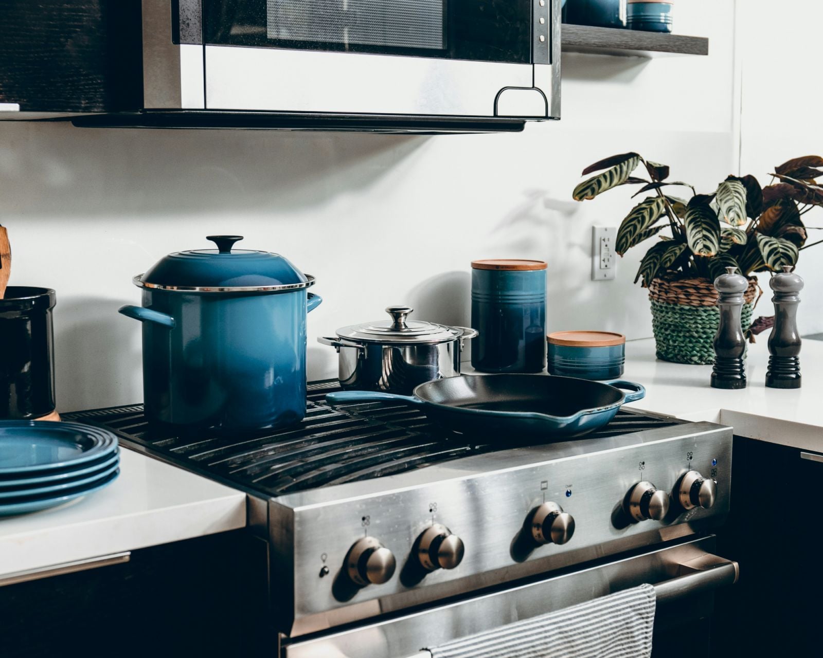 A coordinated set of deep blue Le Creuset cookware creates a deliberate colour-themed culinary aesthetic (Photo: Unsplash/Dane Deaner)