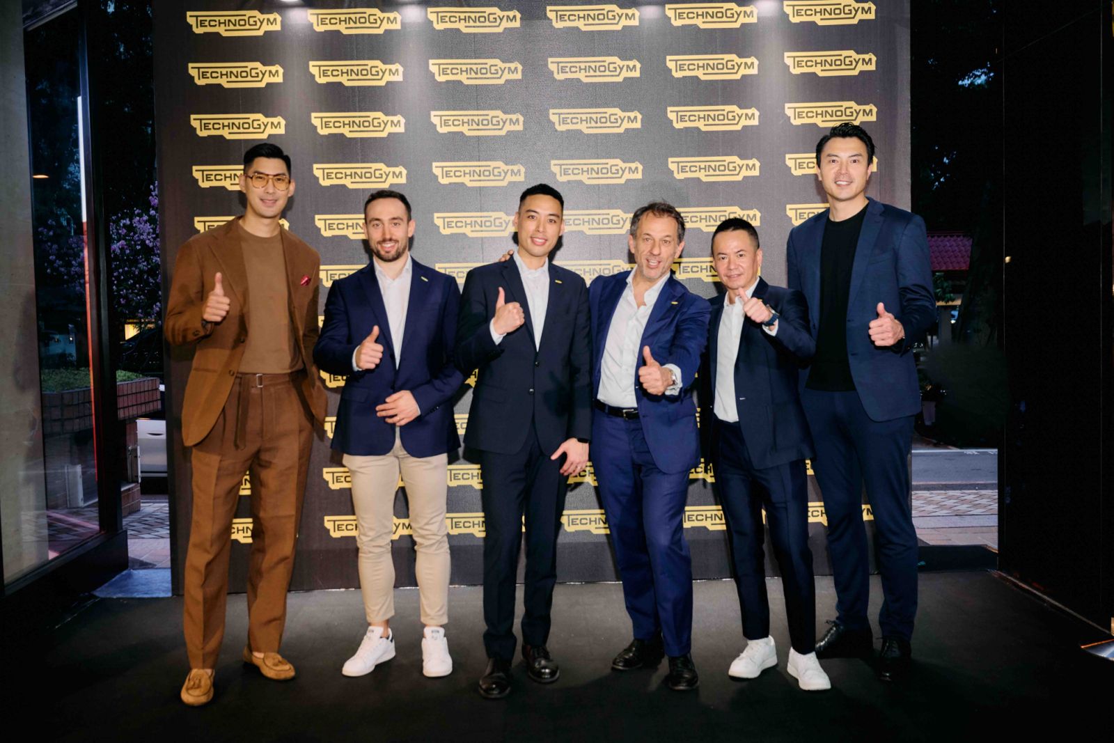 (左起)毛加恩、Technogym亞太區資深經理Andrea Mariani、弘雋國際總監饒祐臣與Technogym副總裁Mr. Pierluigi Alessandri、弘雋國際董事長葉哲宏、陳信安一同為開幕剪綵。