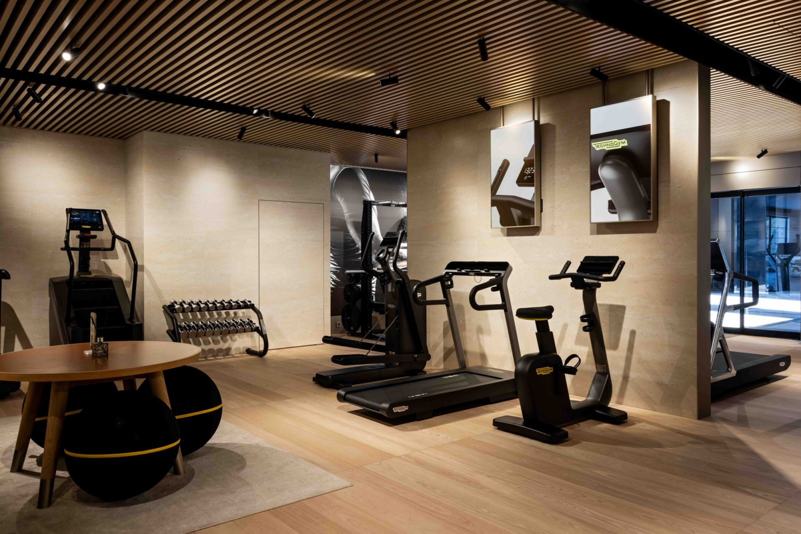 Technogym mywellness®平台,呈現專屬個人健身計劃與各項數據追蹤,皆讓各種運動目標更具專業效率與個性化體驗。