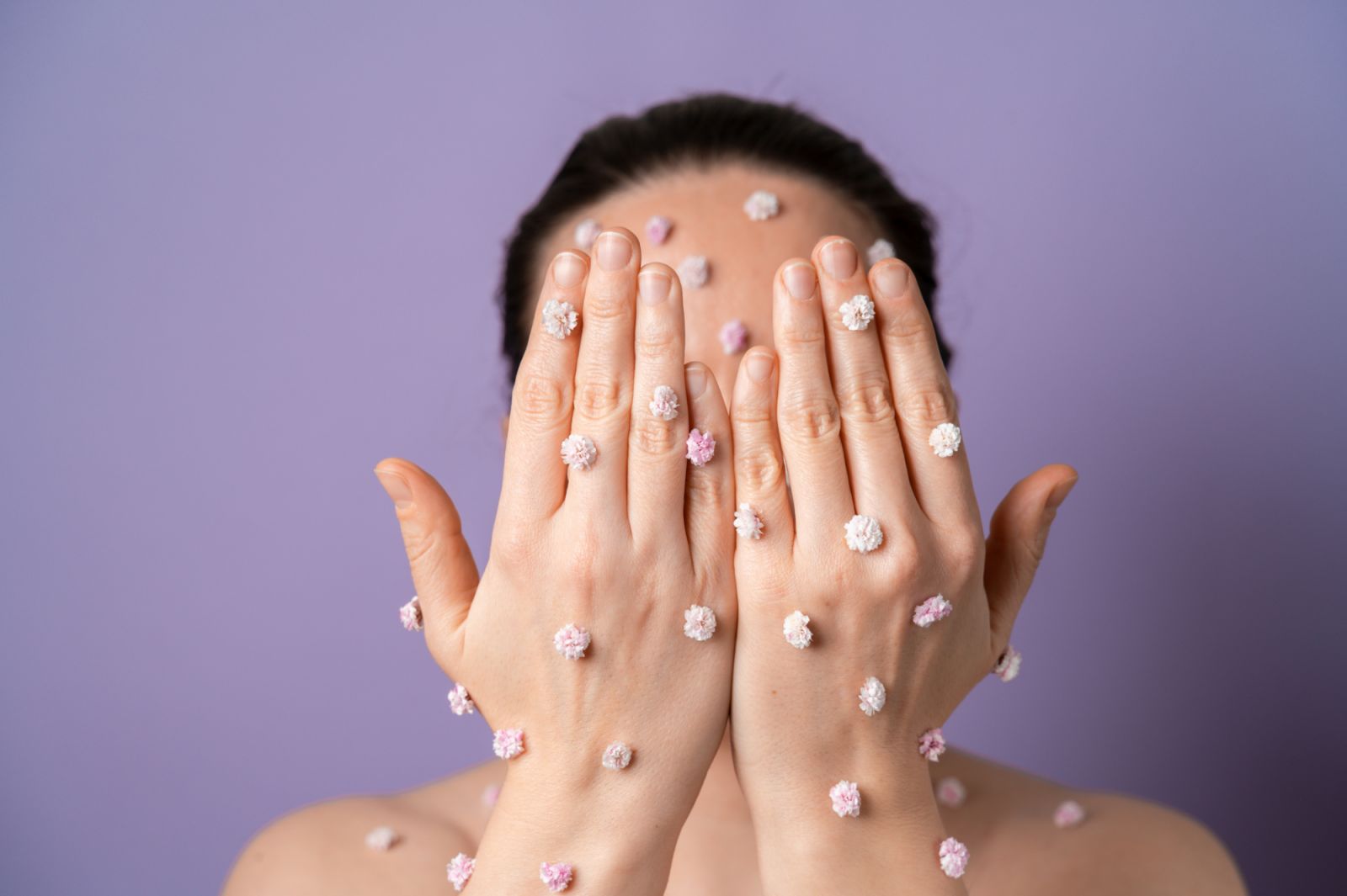 If you have sensitive, oily, or acne-prone skin, finding the right sunscreen is more than just picking the highest SPF (Photo: Getty Images)