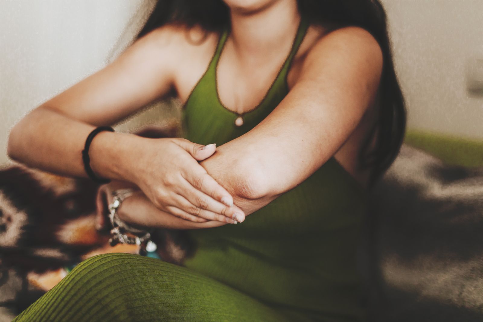 For people with sensitive skin, opt for a sunscreen with zinc oxide or titanium dioxide, as these sit on top of the skin and are far less likely to irritate (Photo: Getty Images)