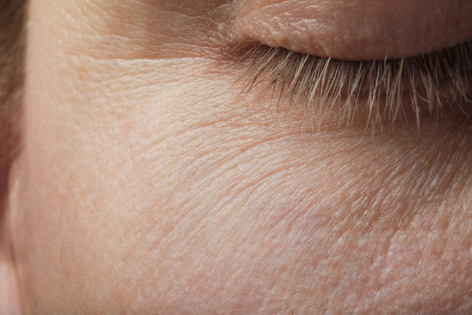 If your skin often feels tight, dry, and flaky, your sunscreen should double as a moisturiser (Photo: Getty Images)