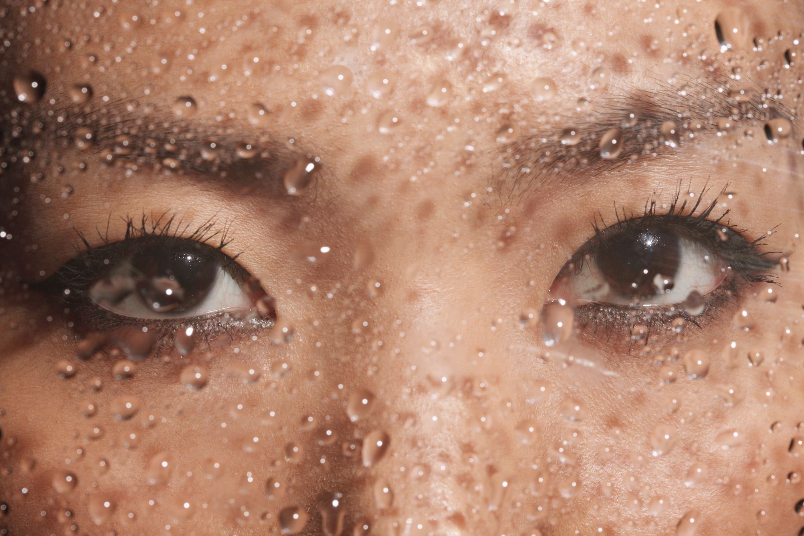 If your skin is balanced and low-maintenance, you can choose between cream, gel, spray, and stick as long as it’s broad-spectrum SPF or higher (Photo: Getty Images)