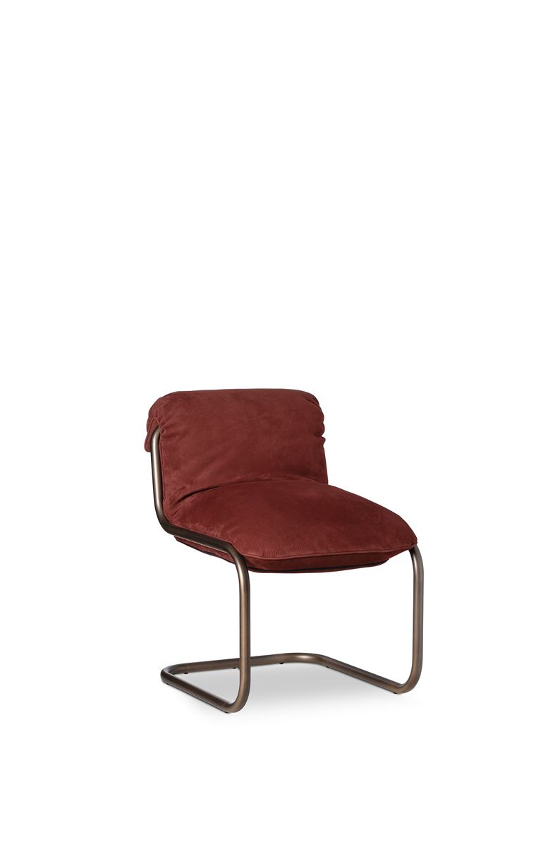 The Baxter So Far dining chair, with its Bauhaus-inspired tubular cantilever frame, offers a leather upholstered shell with contemporary comfort.