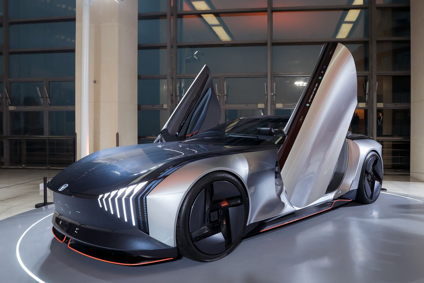 The Changan VIIA concept car features scissor doors and a convertible roof (Photo: Changan)