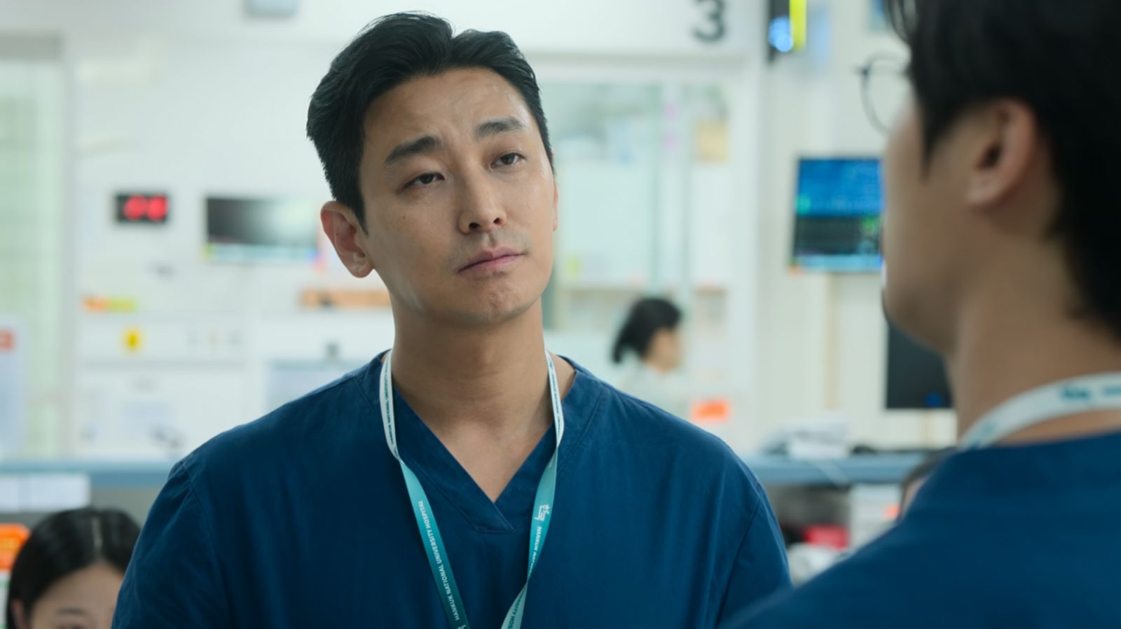 The legendary Baek Kang-hyuk (Photo: screencap from ‘Trauma Code: Heroes on Call,’ Netflix)