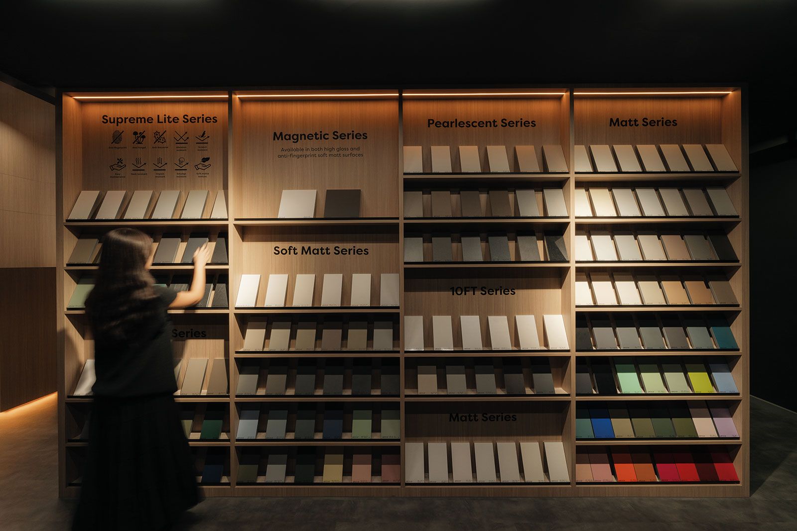 Arova's pull-out panel system with an immersive lighting setup to showcase laminates under different lighting conditions