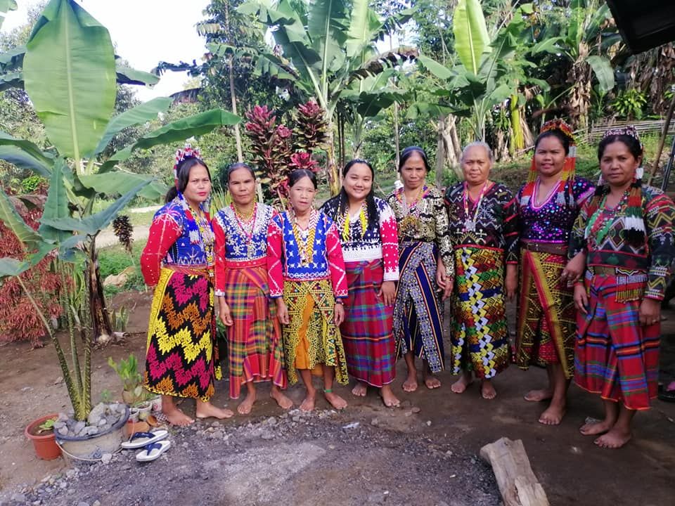 Elizabeth Quijano with members of the indigenous community