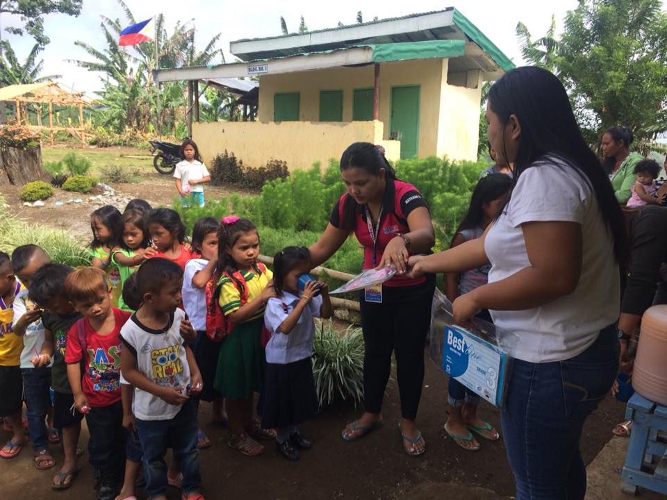 Elizabeth Quijano distributing school supplies to indigenous children