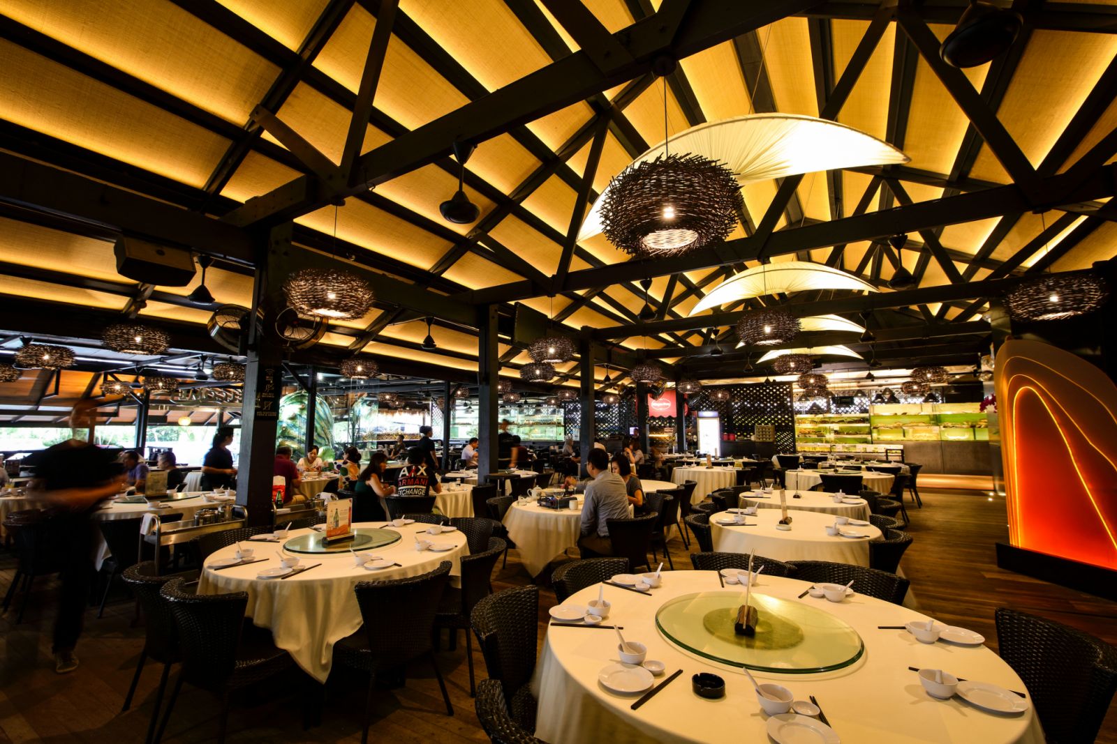 The open air concept of South Sea in the main dining area, where the roof opens and diners can dine under the stars (Photo: South Sea Seafood)
