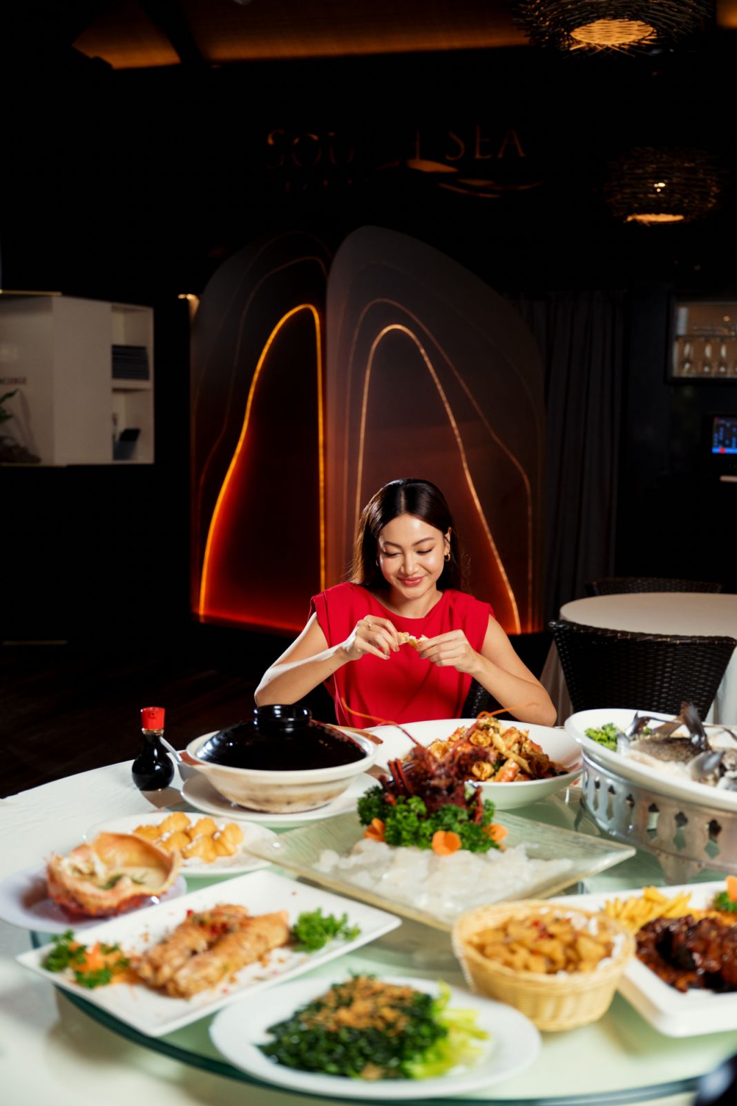 Daiyan Trisha enjoying her meal with her hands, the best way to eat seafood (Image: Fady Younis)