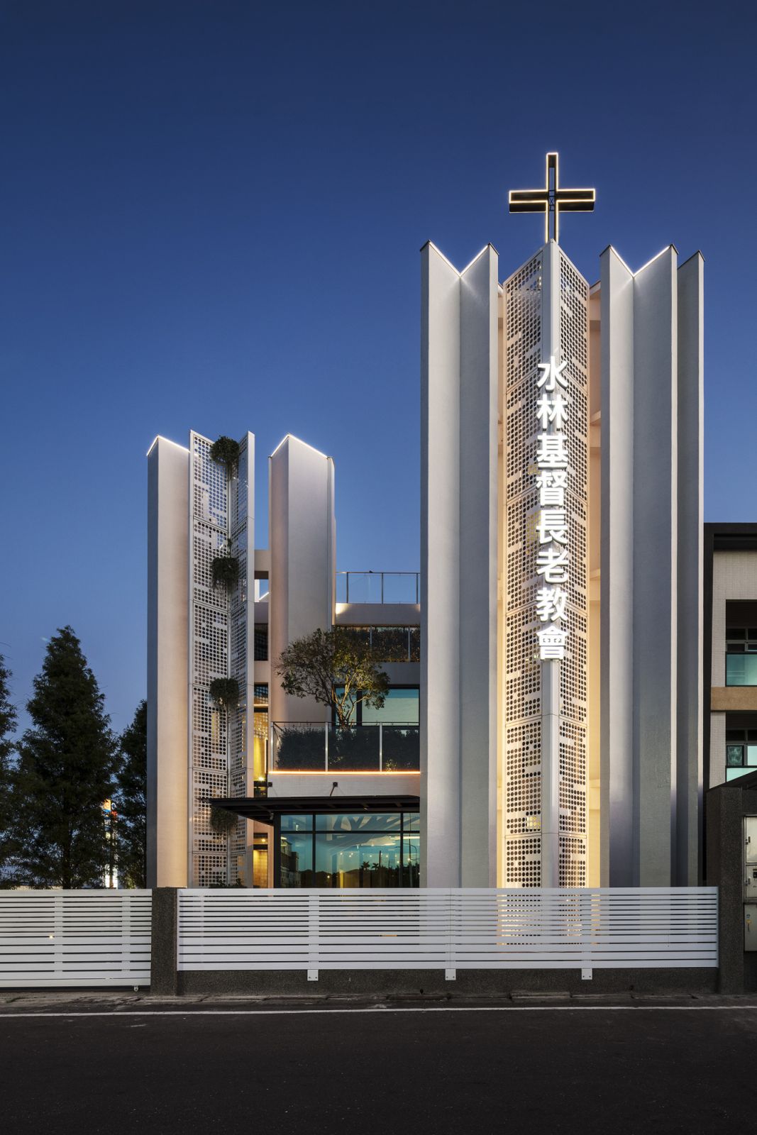 欣磐石教堂重建案—水林長老教會,運用獨特孔洞結構,提升光影層次。