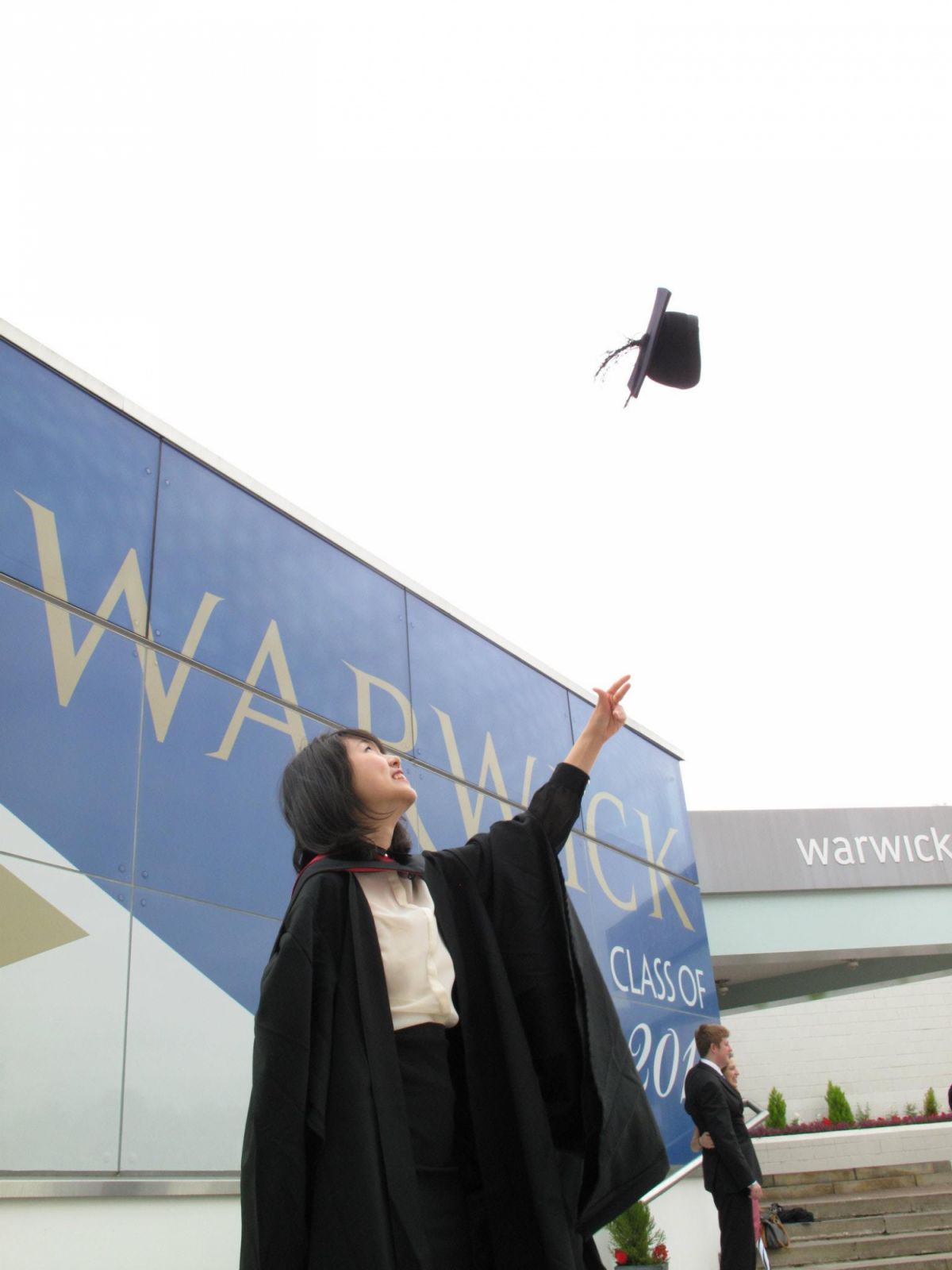 เหมือนฝัน สิริกรณ์ คุณาวงศ์ หลังเรียนจบประวัติศาสตร์ศิลปะตะวันตก ที่ University of Warwick ประเทศอังกฤษ