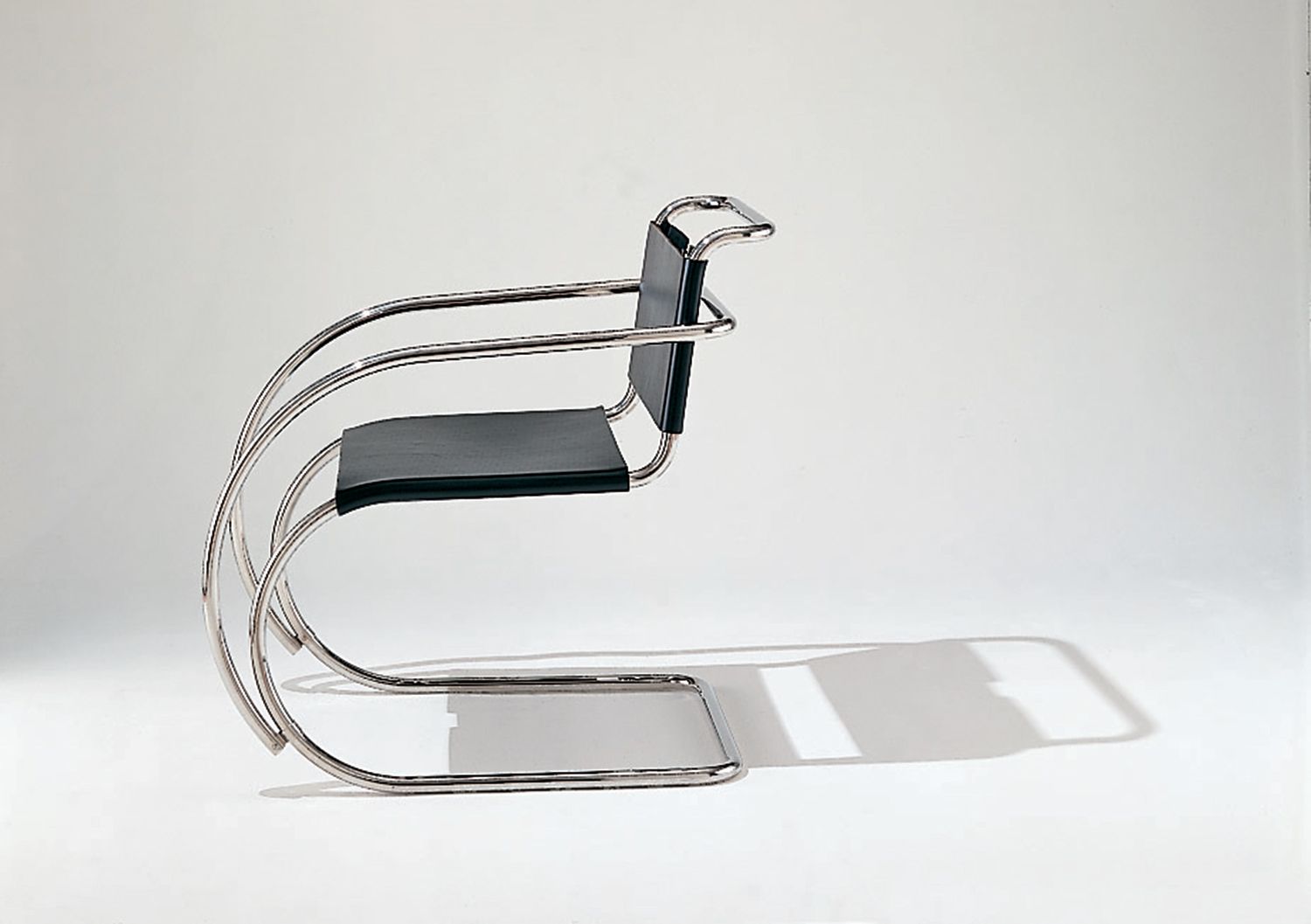 With its graceful steel curves, the MR10 chair redefined cantilever furniture for the Bauhaus era and beyond (Photo: Knoll)