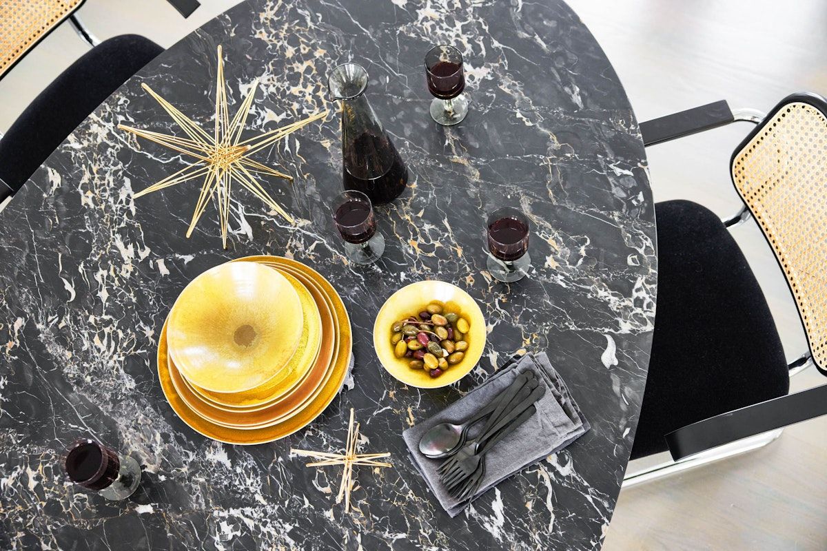 The S 32 chair showcases Breuer’s genius in balancing industrial design with organic materials (Photo: Thonet)