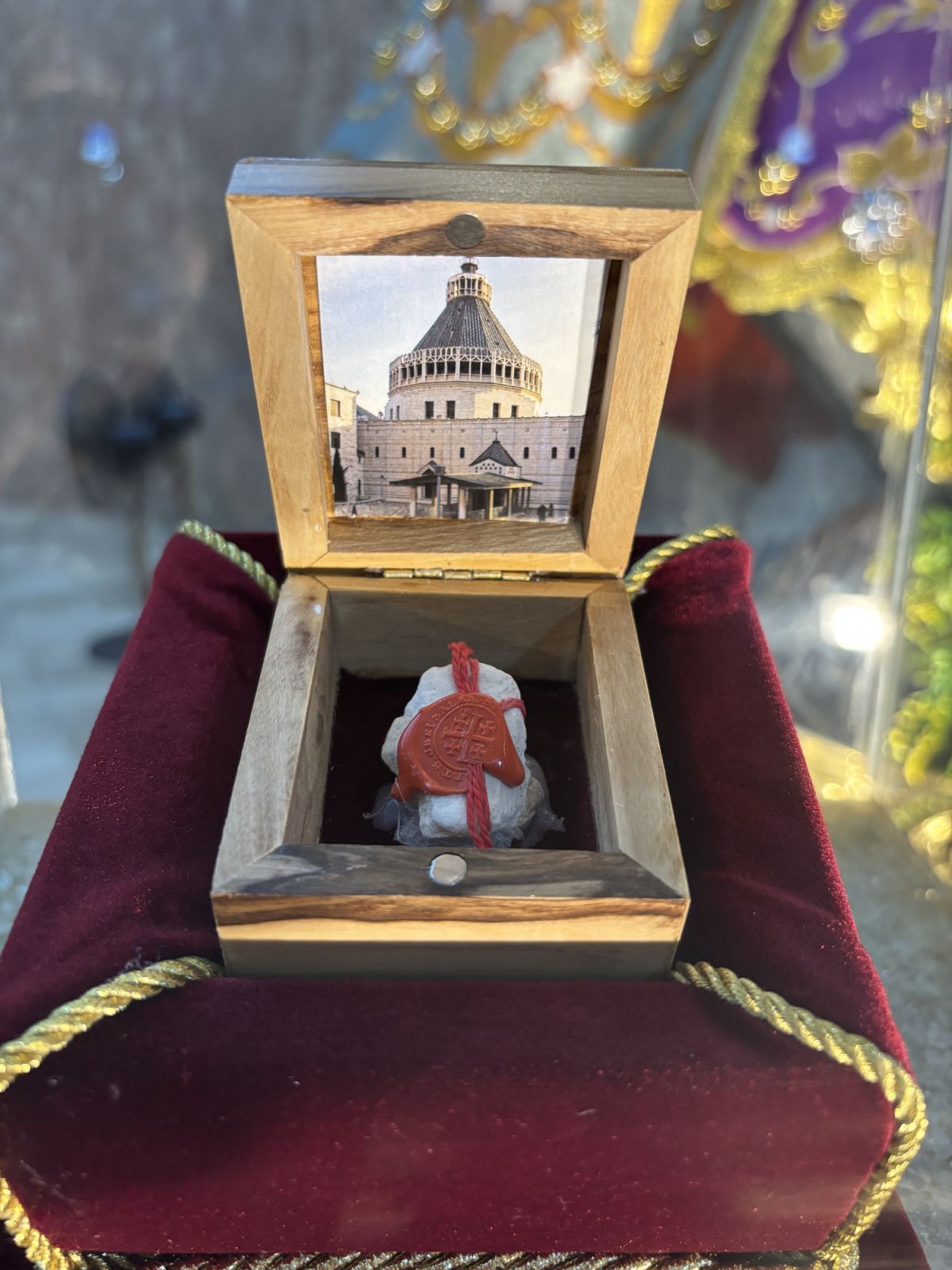 The Holy Stone Relic from the House of the Blessed Virgin Mary in Nazareth at the Nuestra Senora de la Annunciata Parish (Photo: Gabriel Bohol)