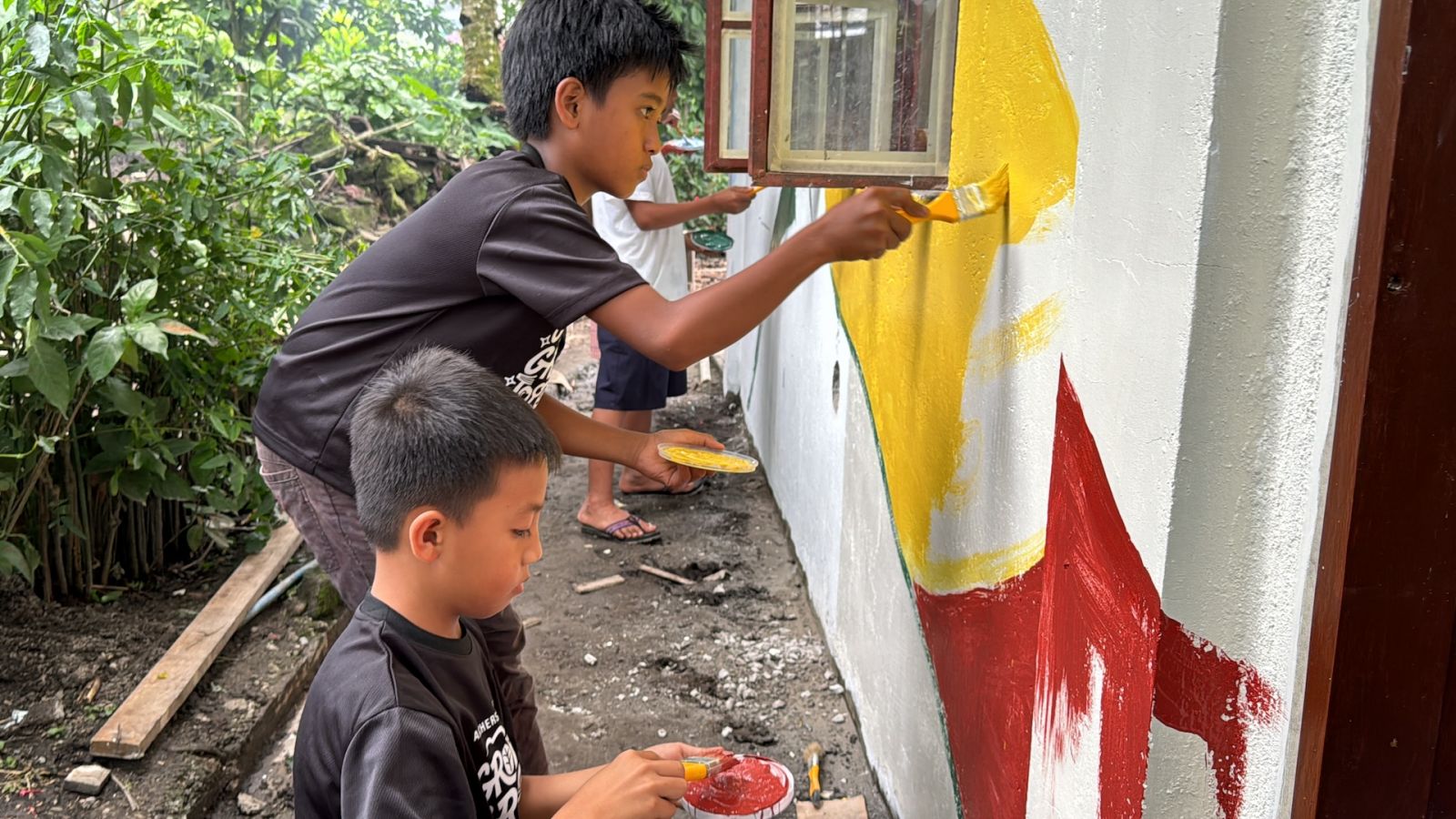 Young members of the Magsilay community participated in the making of the exterior mural