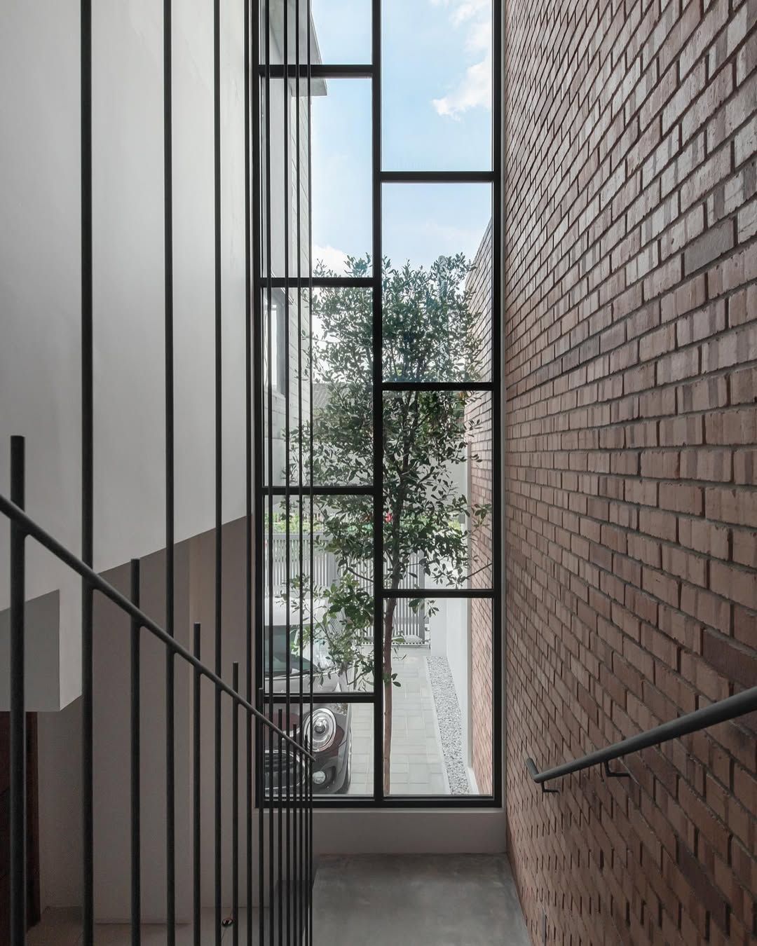 Natural light permeates through the floor-to-ceiling window panels (Photo: David Yeow Photography)