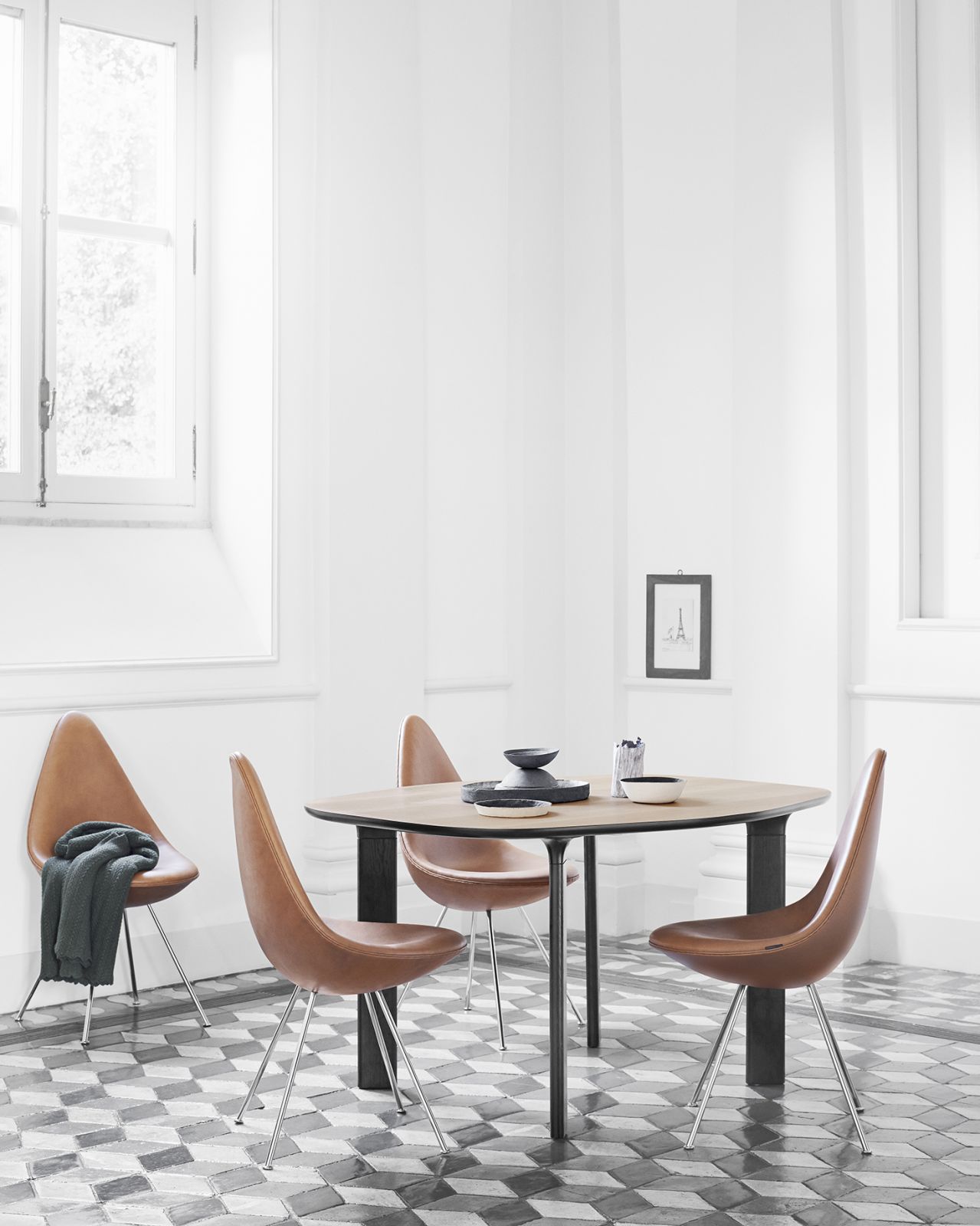 Analog table and Drop™ chair by Fritz Hansen from Dimensione for your dining interior