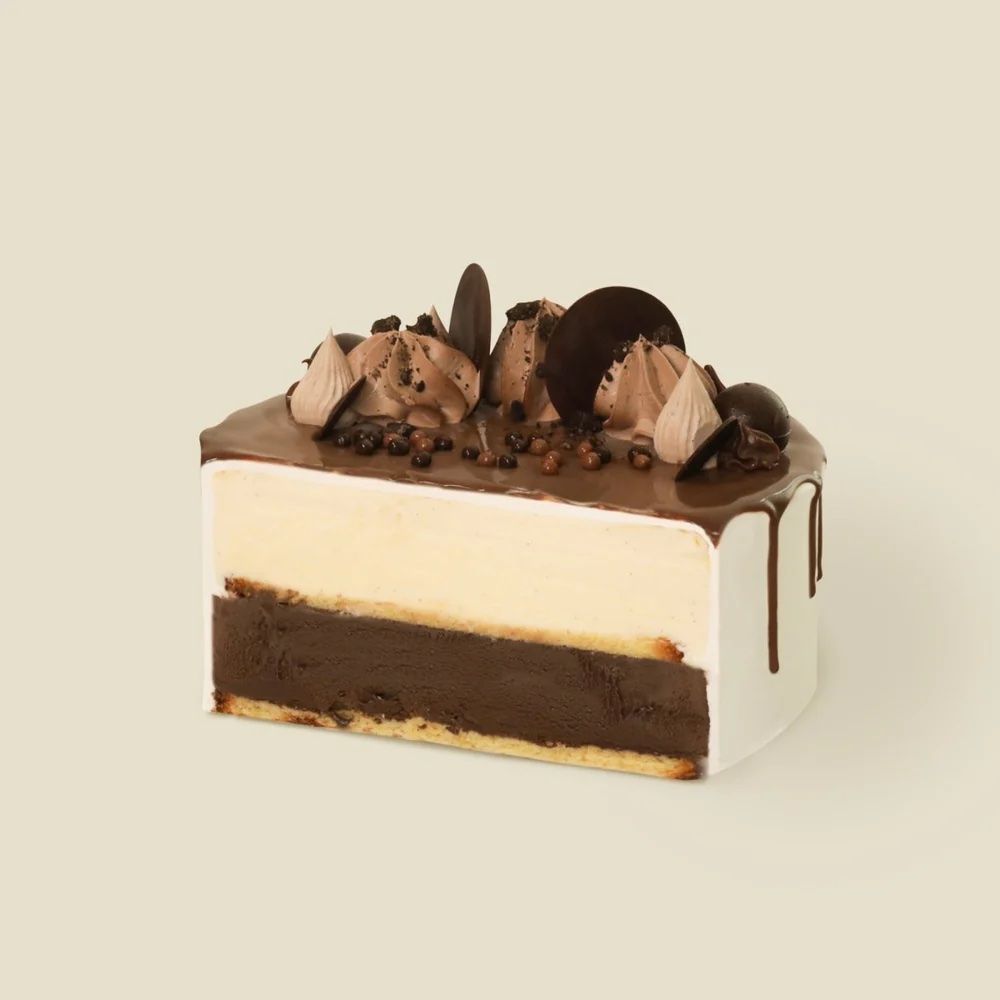 The Valrhona Chocolate and Vanilla Bean Signature Ice Cream Cake (Photo: Inside Scoop)