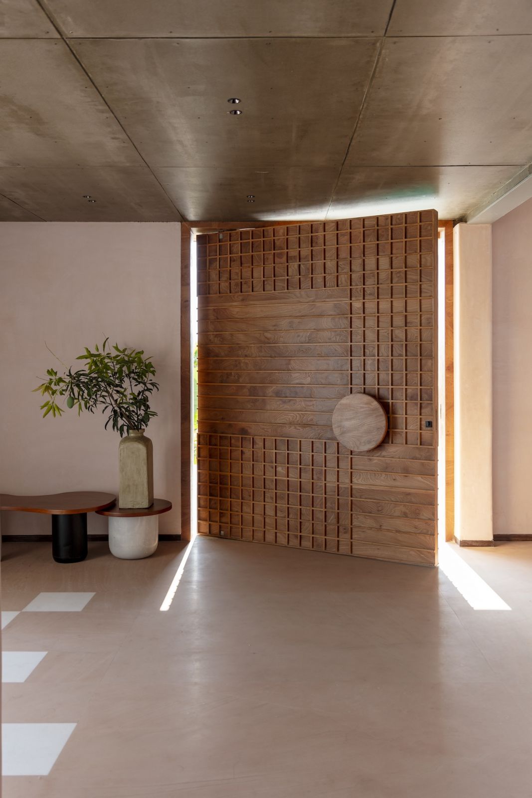 The entryway of a summer home in Hyderabad, India