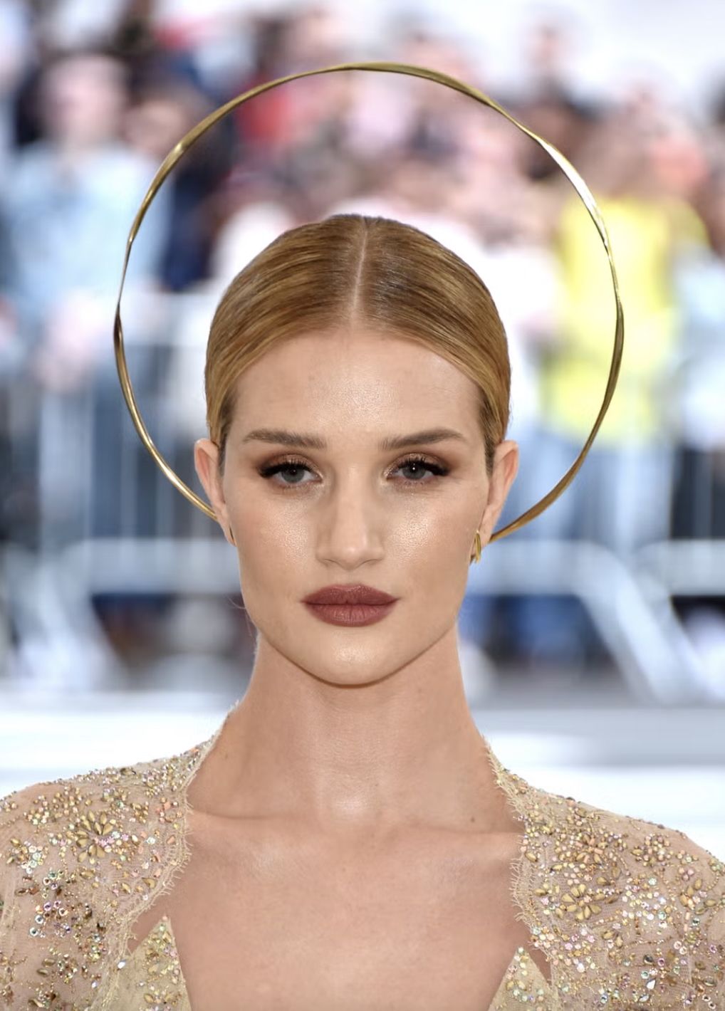 Rosie Huntington-Whiteley wears Ralph Lauren with hair styled by Christian Wood to the 2018 Met Gala (Photo: Getty Images)
