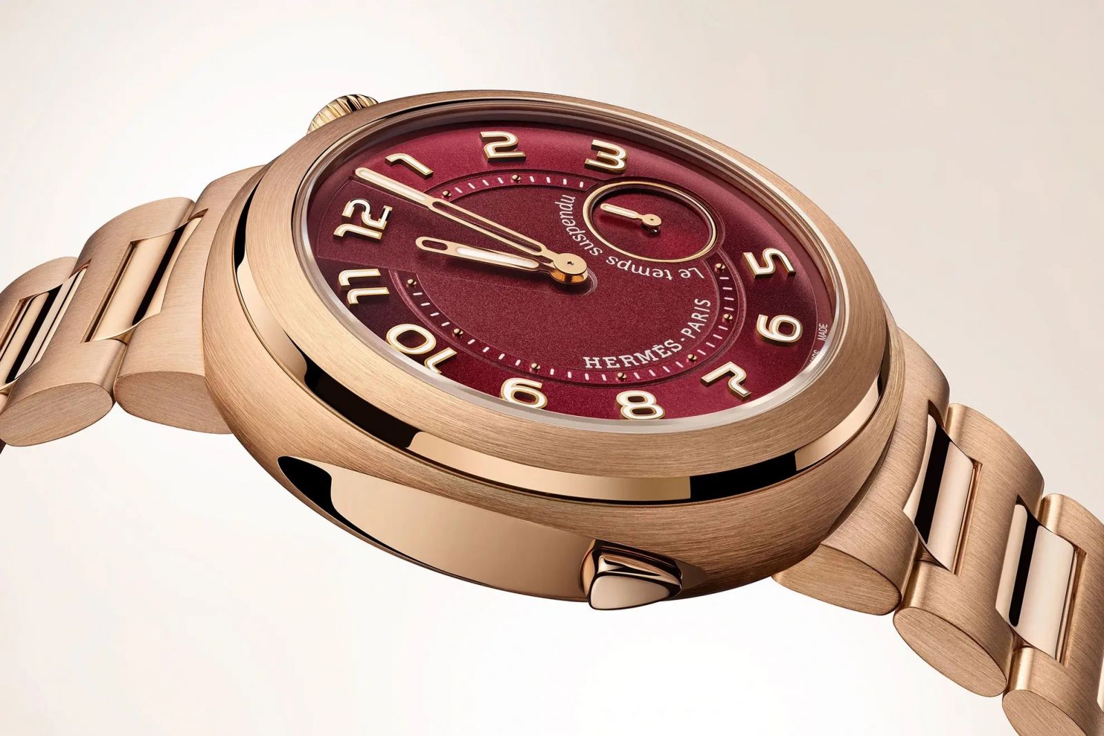 Cut Le Temps Suspendu 39mm with a sunburst red-tinted dial (Photo: Hermès)
