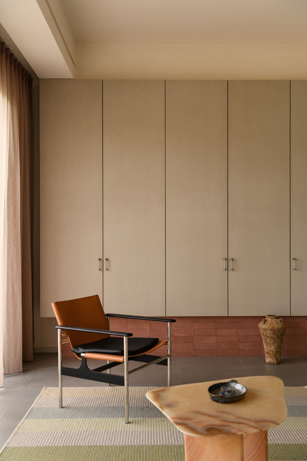 Streamlined built-in cabinetry demonstrates the designers’ commitment to minimalist elegance with practical storage