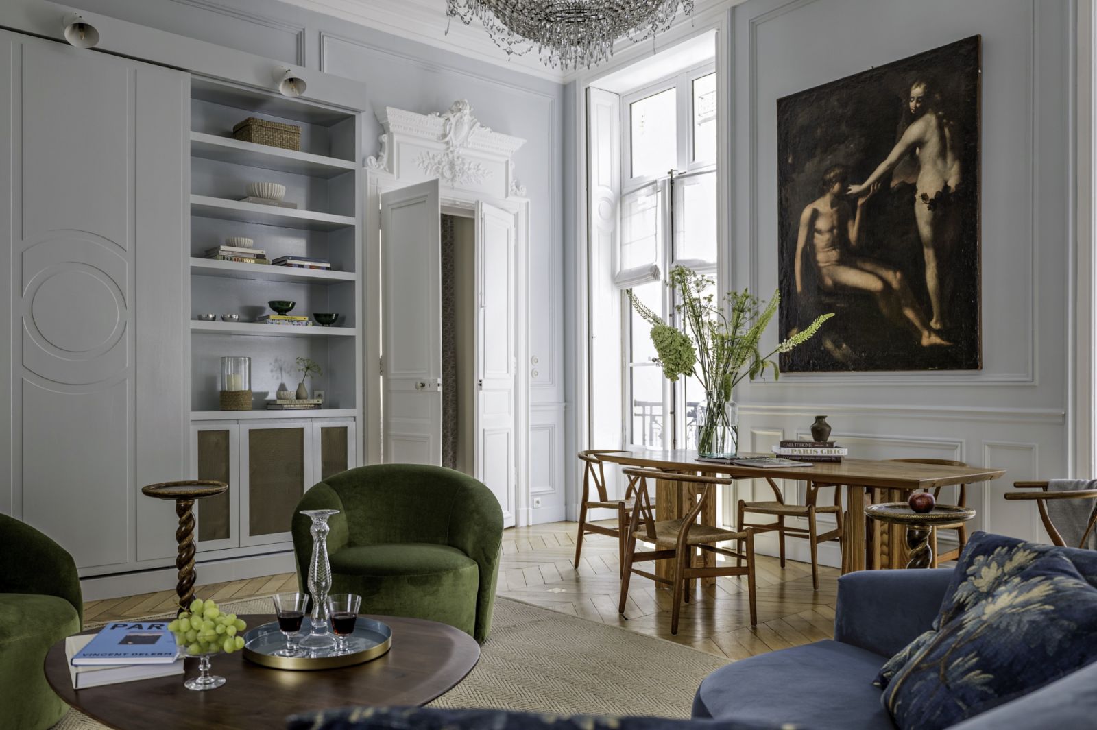 The 18th-century Florentine painting from Yveline Antiques in the dining area