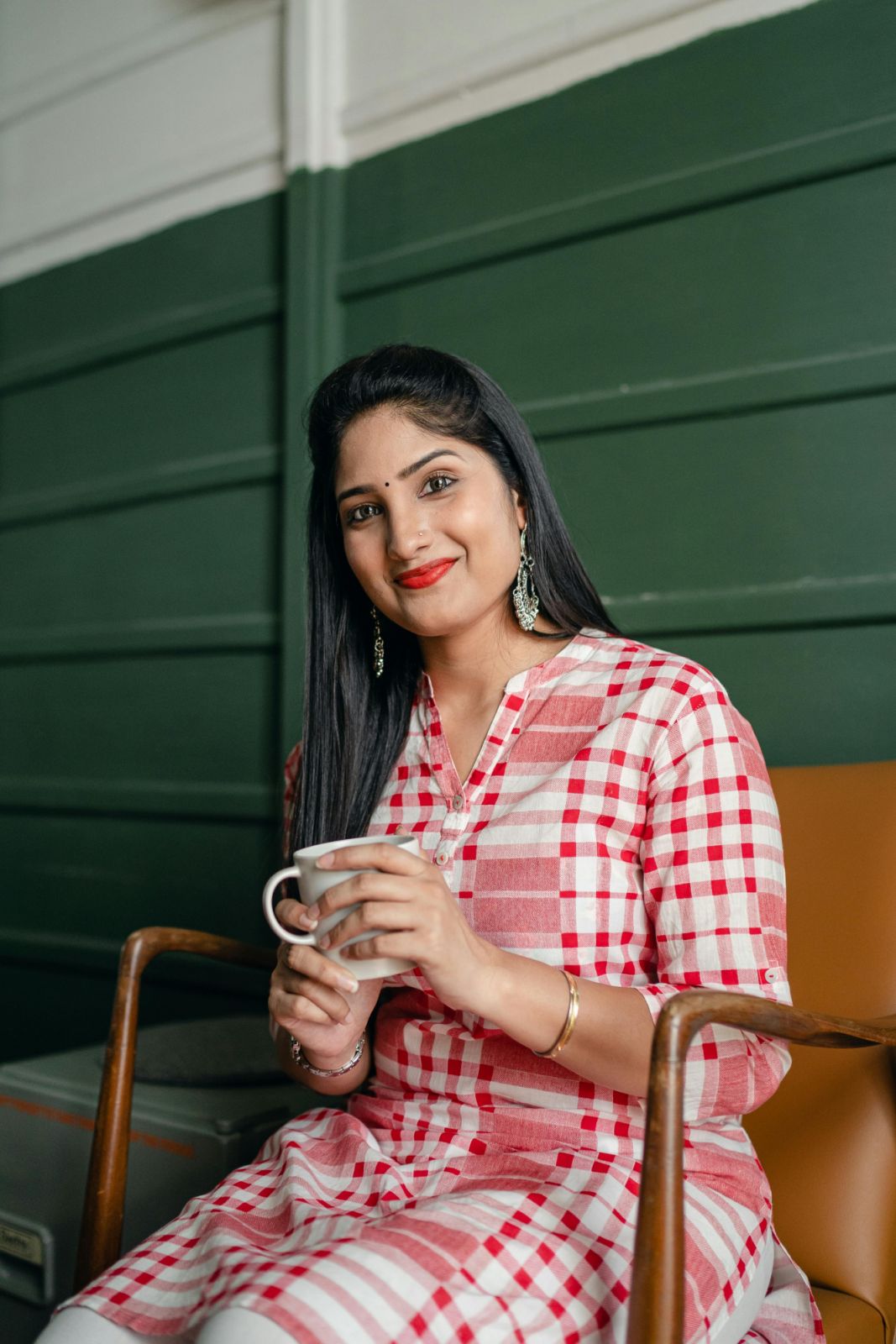 Kohl-smeared eyes and bindi are a signature cultural look for many South Asian women