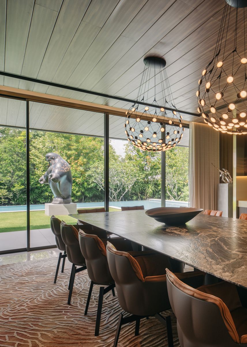 A pair of Mesh pendant lamps from Luceplan lends a touch of modern luxury to the formal dining room