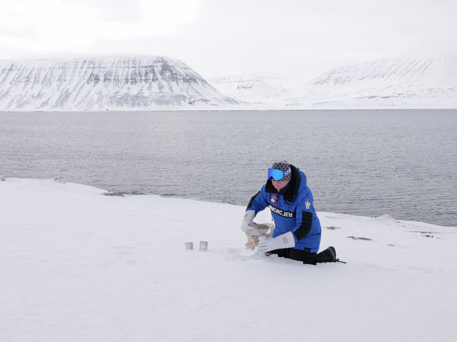 Felicity Aston, founder of the Before It’s Gone (BIG) Arctic Research Expedition, carefully collects a snow sample. The team’s first of four expeditions took place in Svalbard in April 2022, where they skied from Barentsburg to Longyearbyen, gathering over 80 kilograms of snow, ice and water.
© Rolex / Sadie Whitelocks