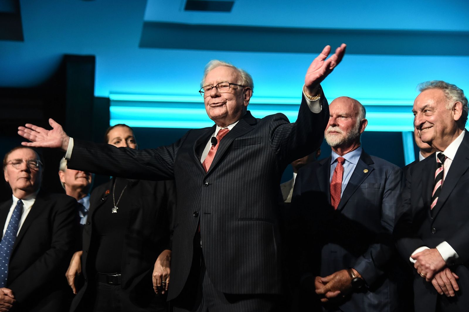 NEW YORK, NY - SEPTEMBER 19: Philanthropist Warren Buffett (C) is joined onstage by 24 other philanthropist and influential business people featured on the Forbes list of 100 Greatest Business Minds during the Forbes Media Centennial Celebration at Pier 60 on September 19, 2017 in New York City. (Photo by Daniel Zuchnik/WireImage)