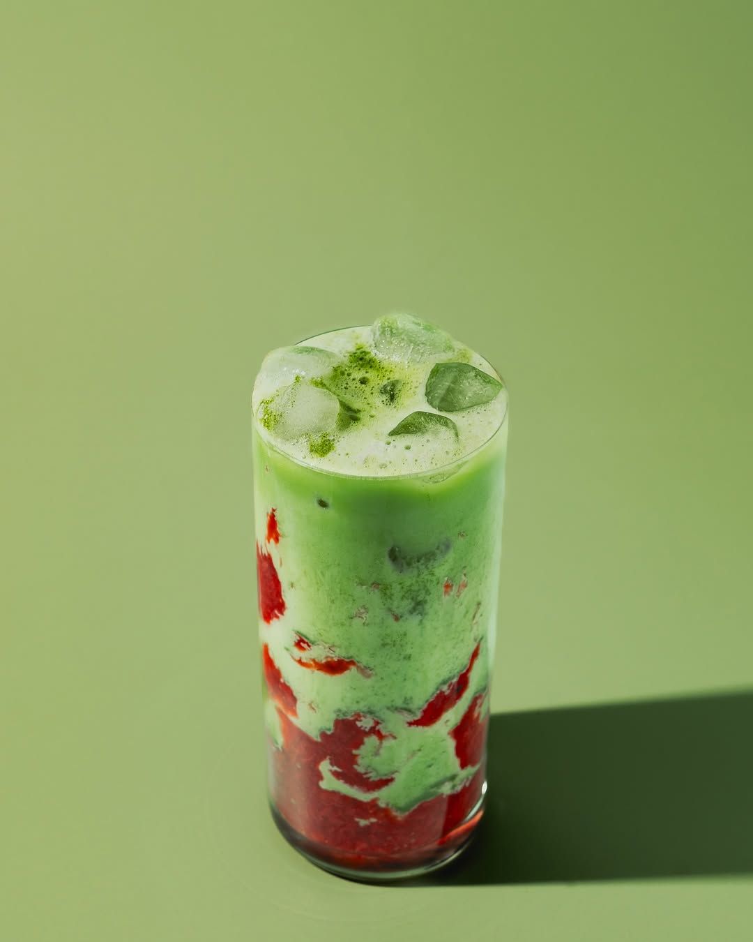 Strawberry matcha latte done (Photo: Instagram / @theslottedspoons)